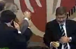شاهد بالفيديو.. رئيسا مصر والبرازيل يتبادلان قرع الكؤوس الدكتور محمد مرسي  رفض شرب العصير الذي تم تقديمه له في البرازيل 12381657-large
